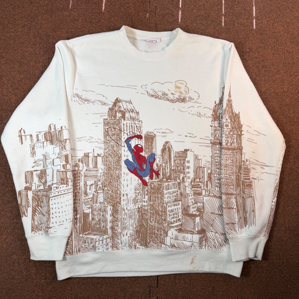 Marvel Spider-Man NYC Skyline All Over Print Men's L Crewneck Sweatshirt Cream